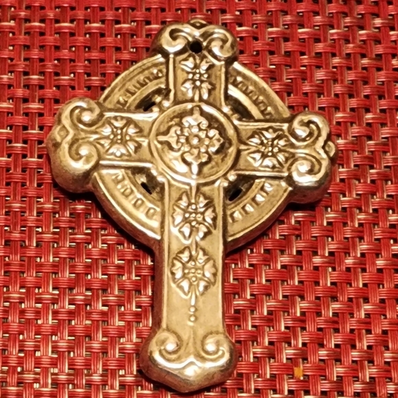 Lightweight Chrome Cross - Picture 1 of 4